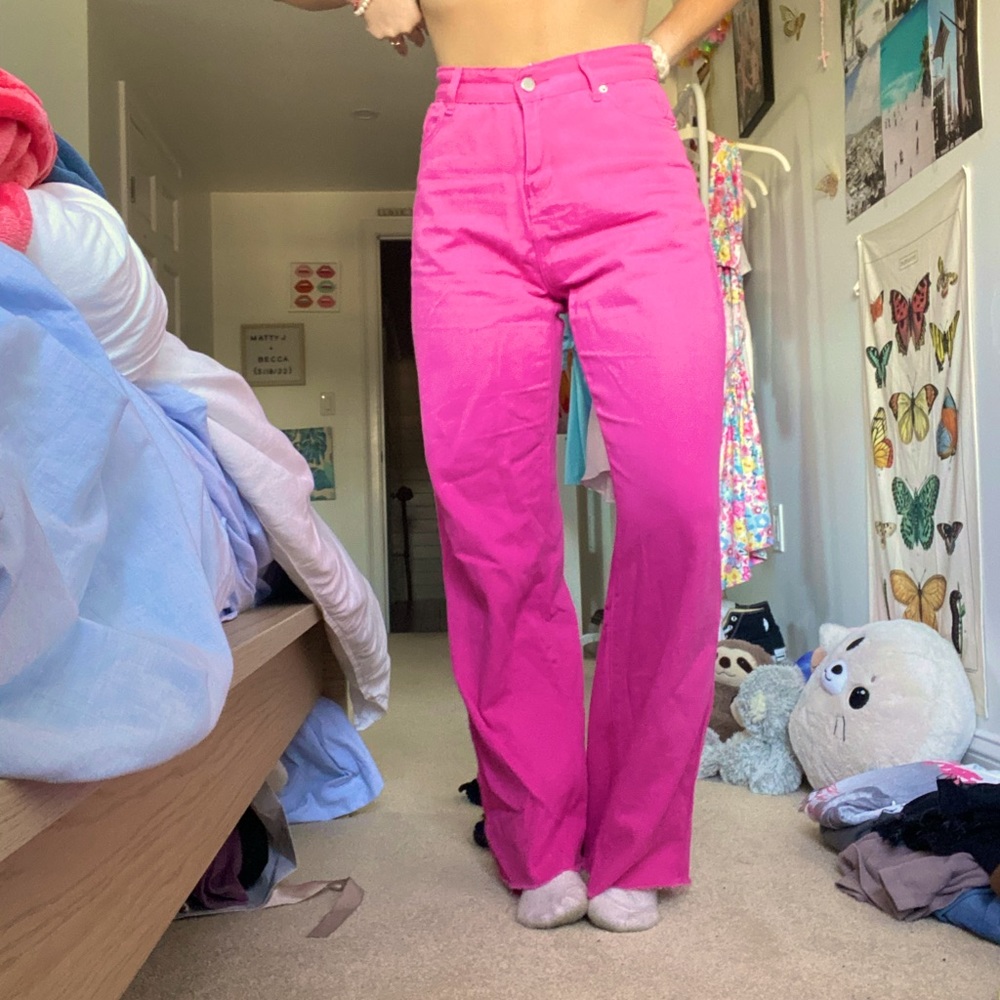 💞BRIGHT PINK BAGGY JEANS💞
